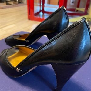 Ted Baker London classic peeptoe heel